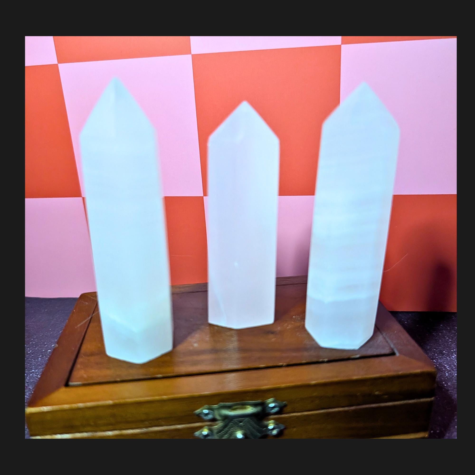 Pink Mangano Calcite Tower (UV Reactive) | Self Love & Emotional Healing Crystal | Calming Heart Chakra Stone | Fluorescent Crystal