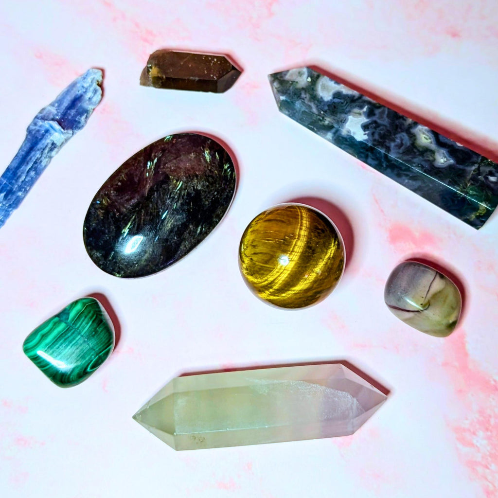 Zodiac Crystal Mystery Box | Astrology Gift Set | Tarot Reading, Wax Melt, Simmer Pot | Spiritual Gift for Her