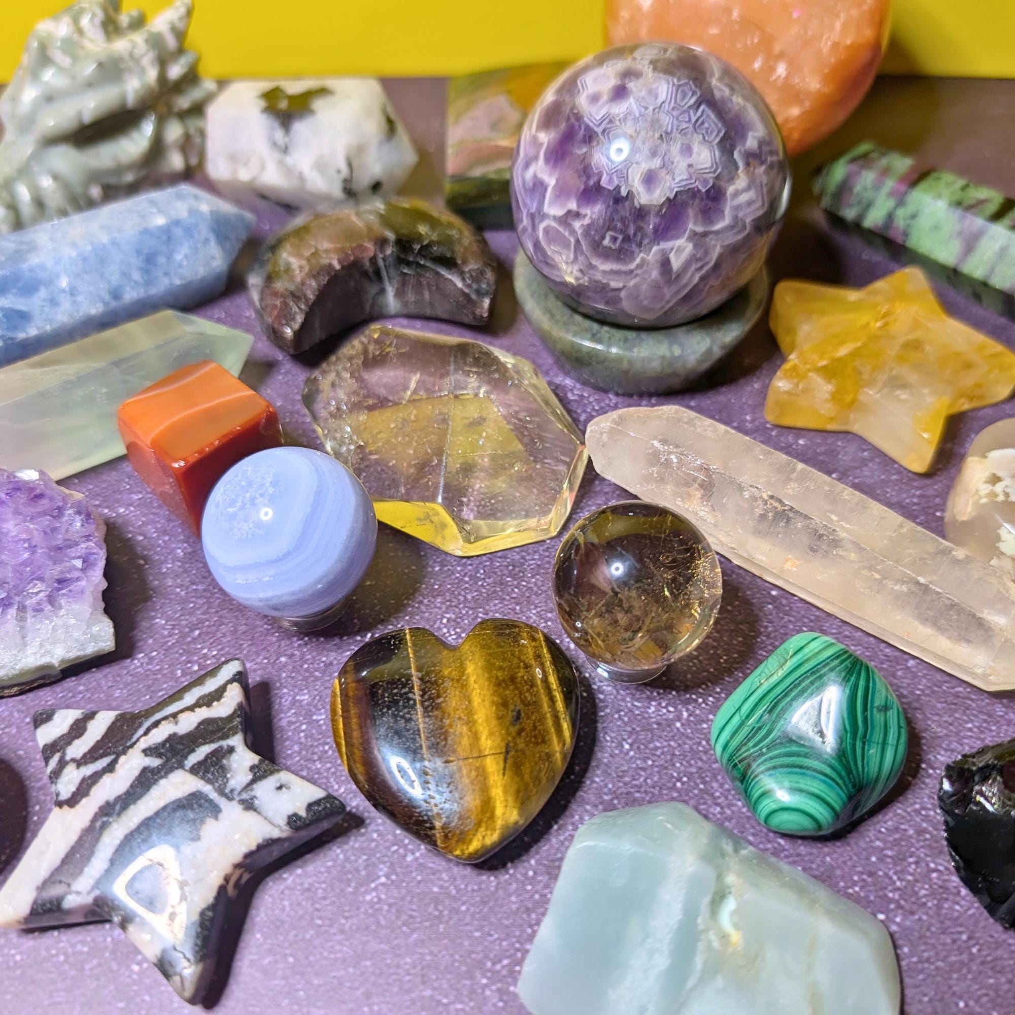 Zodiac Crystal Mystery Box | Astrology Gift Set | Tarot Reading, Wax Melt, Simmer Pot | Spiritual Gift for Her